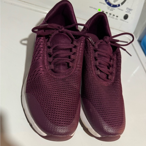 AVIA shoes. Maroon in color. Memory foam. Worn twice. Size 10. Women. - Picture 4 of 4